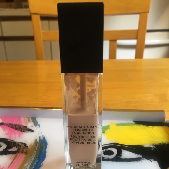 NARS Radiant Longwear Foundation in Mont Blanc - Picture 3 of 3
